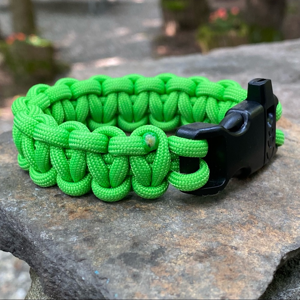 Hand Crafted paracord whistle Buckle BRACELET